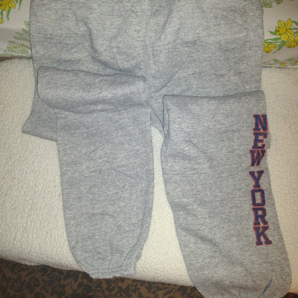 VINTAGE GREY SWEATPANTS NEW YORK KNICKS SIZE LARGE QUAD BLENDED RAYON